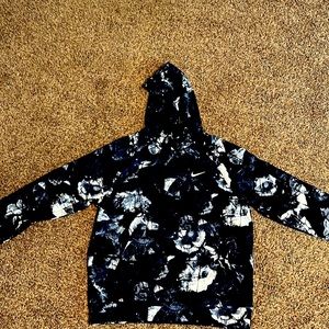a medium men’s nike hoodie